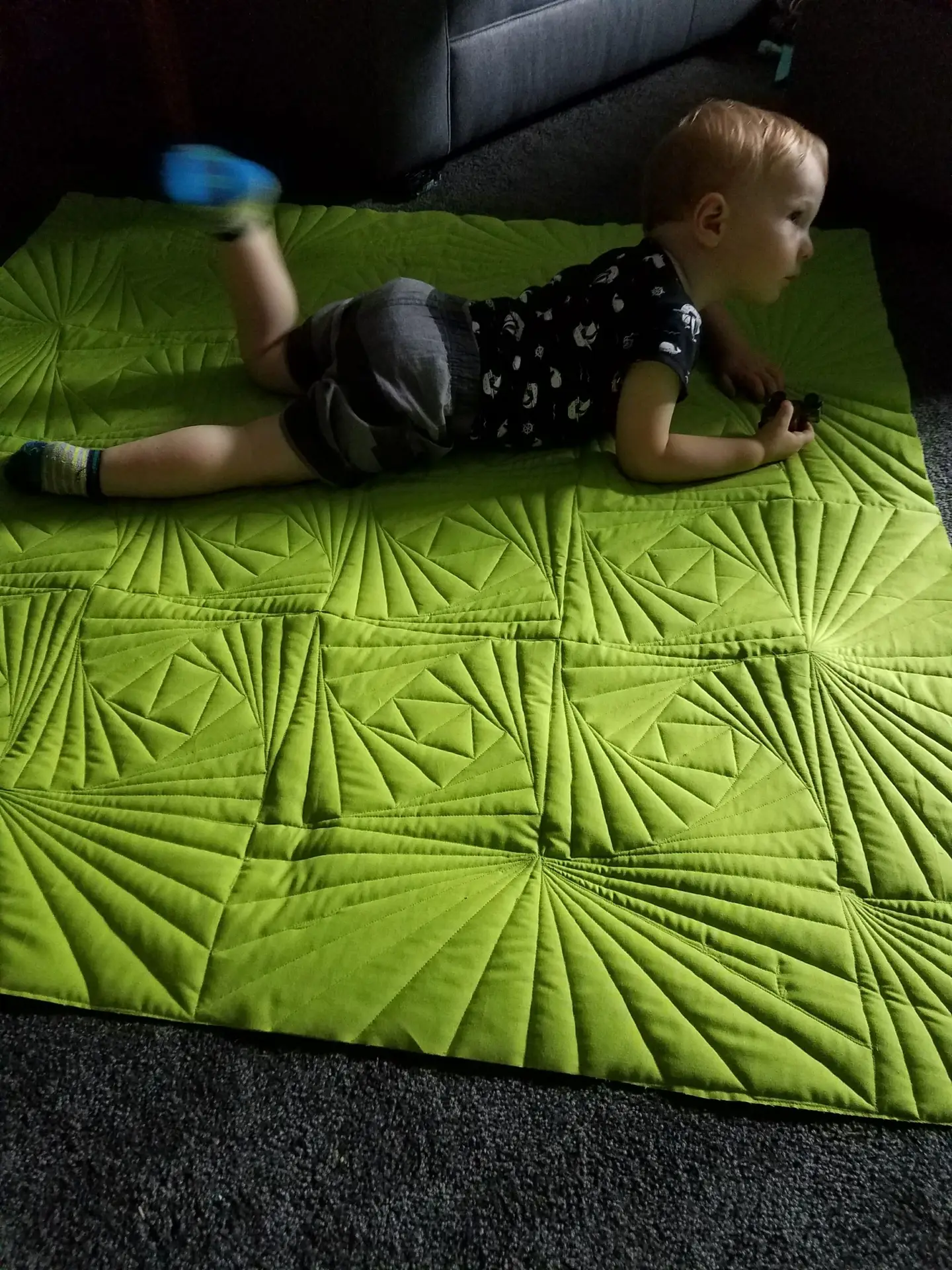 Ruler based free motion longarm quilting by Spencer Hatman in upstate New York, featuring precision stitching on one of Spencer's quilts